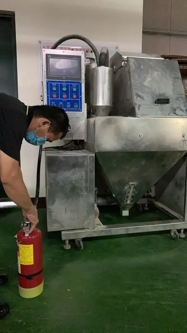 ABC性能檢查流程－將舊粉噴入回收桶槽內(性能測試)