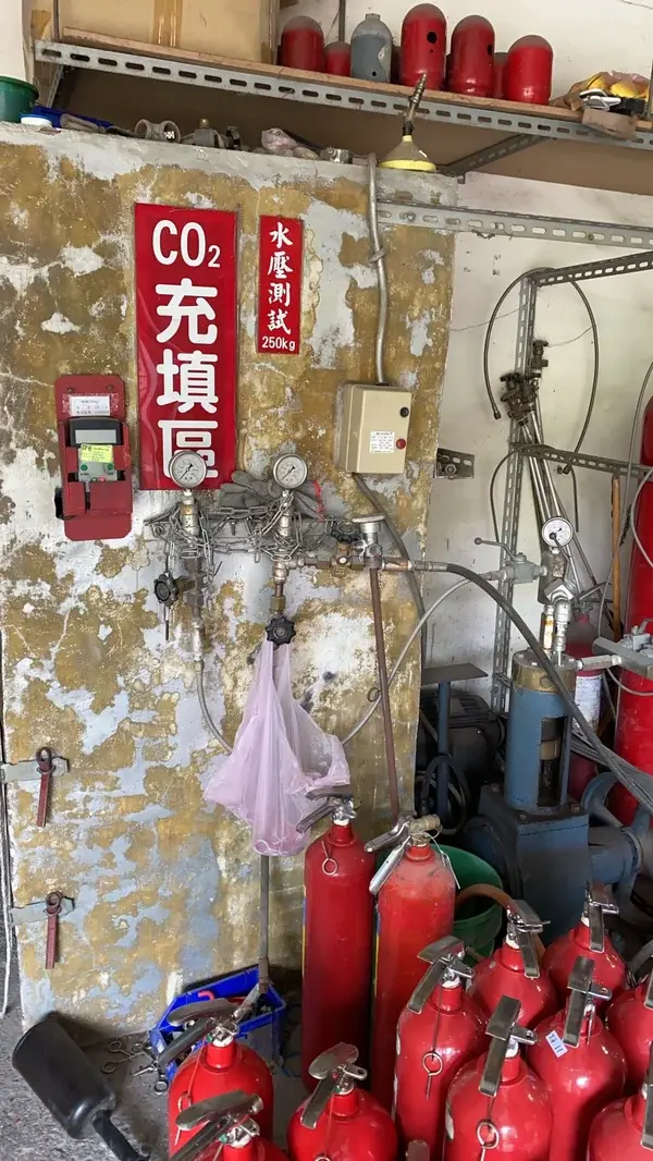 CO2性能檢查流程－CO2充填經加壓後至足夠重量