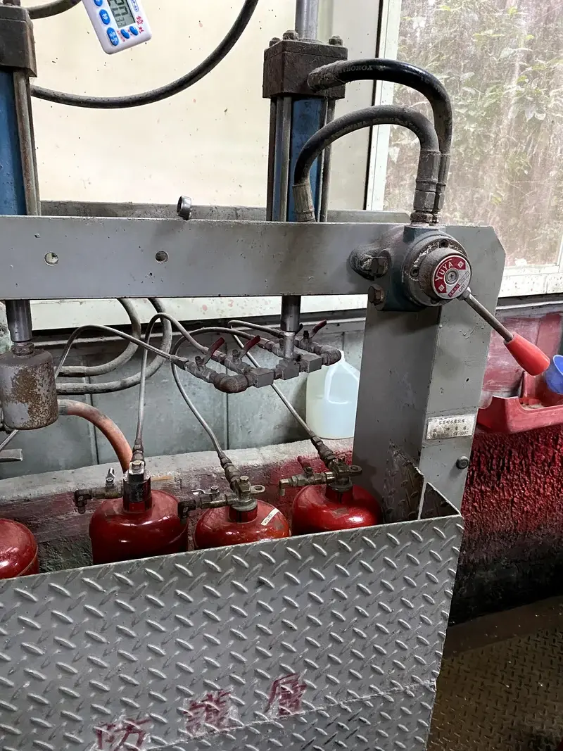 泡沫水強化液滅火器更換及充填作業流程－十年以上者水壓測試