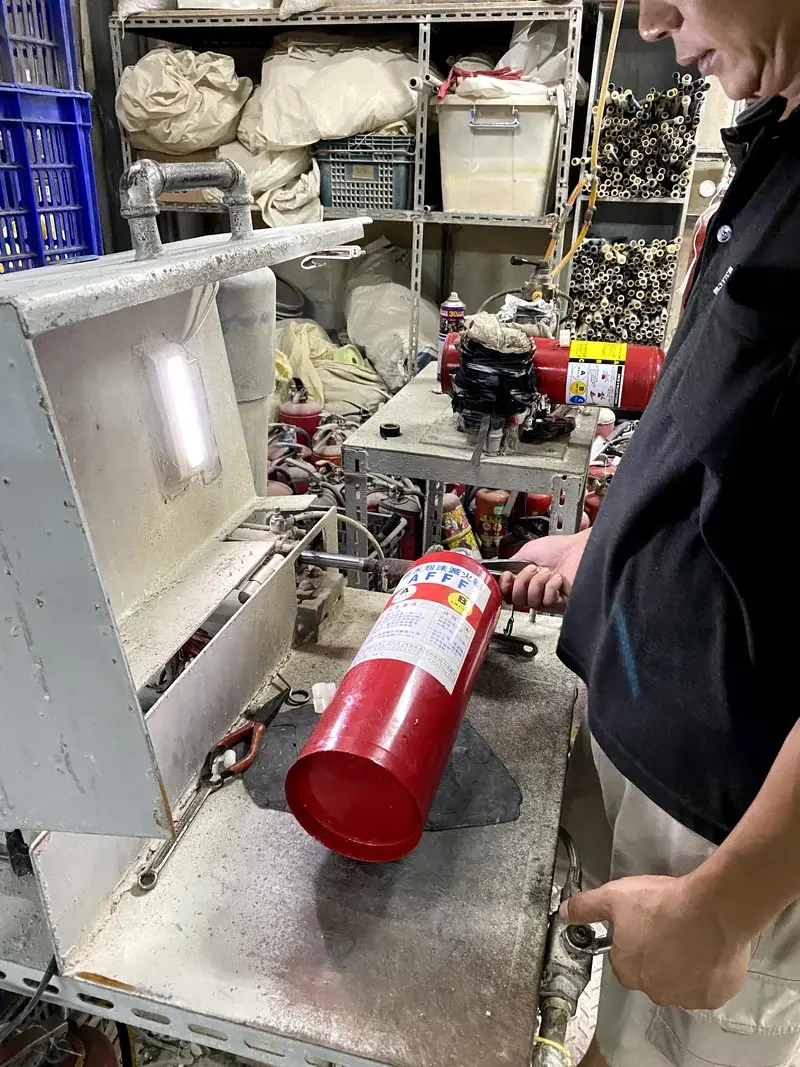 泡沫水強化液滅火器更換及充填作業流程－充填氮氣